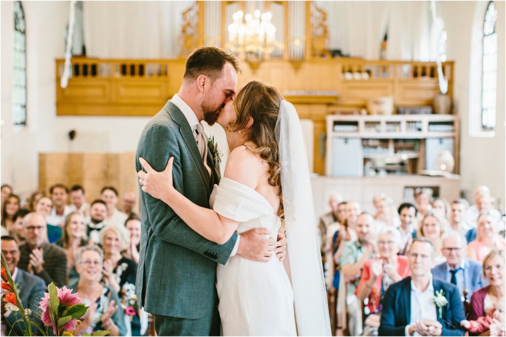 Trouwen in het koloniekerkje in Wilhelminaoord