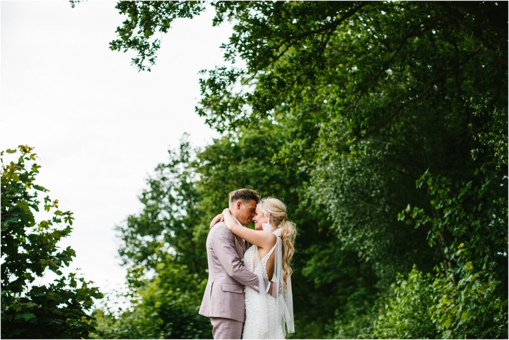 Trouwen in eigen tuin in Drenthe – Intieme bruiloft in Beilen